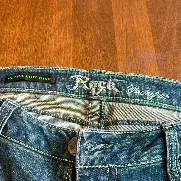 Wrangler Ultra Low  Rise - Picture 3 of 3